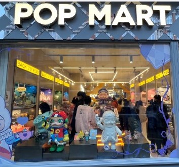 泡泡玛特英国首家门店开业，全球版图再次扩张