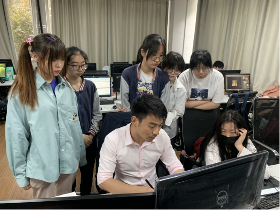 学生参与剑灵、虚幻争霸等游戏制作，这所上海高校开设游戏专业已有18年