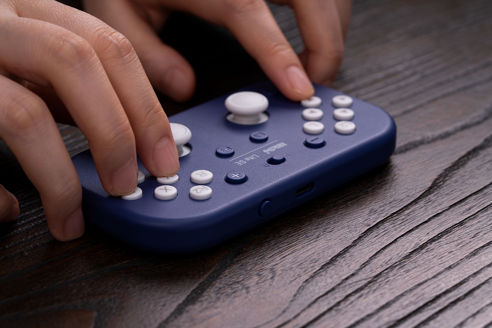 再创捷报：八位堂（8BitDo）Lite SE 蓝牙手柄荣获 IDEA 铜奖