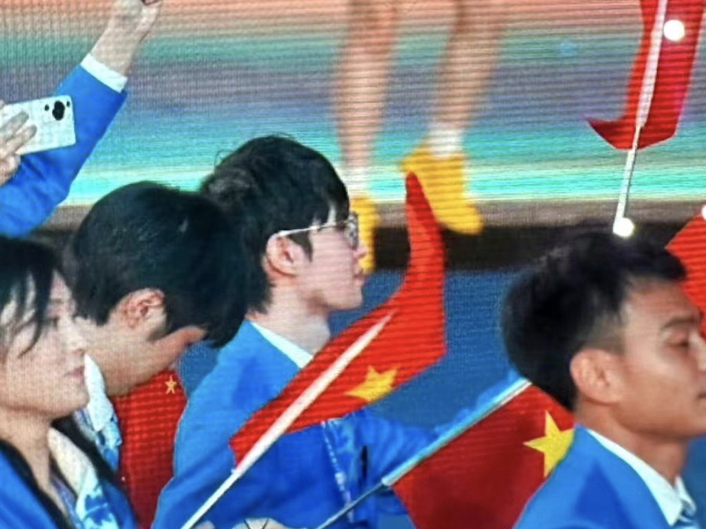 电子竞技首登亚运赛场，和平精英运动员司马光开幕式展现少年意气