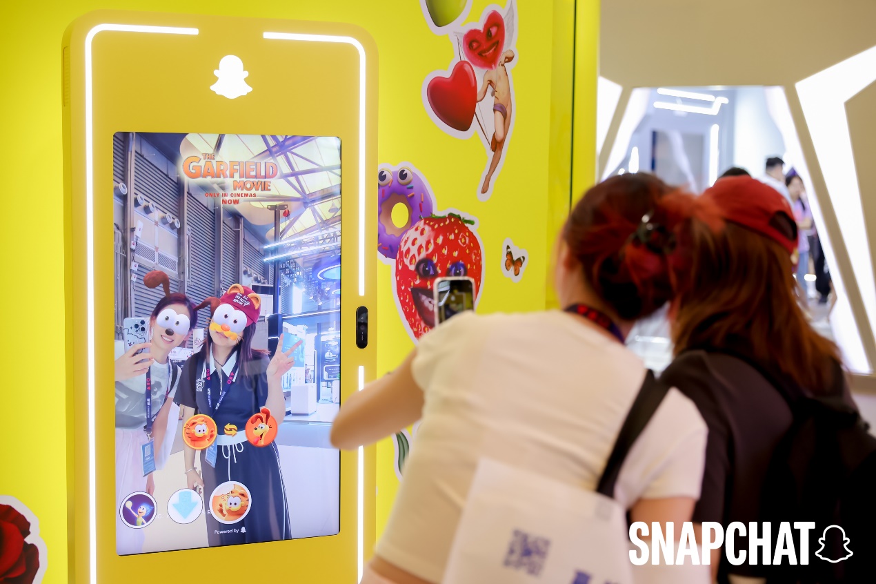 Snapchat 携“巨型 AR 魔镜” 空降 ChinaJoy，成 B2B 展馆最热展台之一