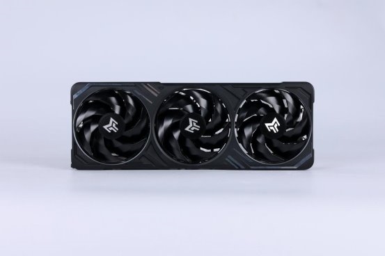 支持DLSS4，从“新”出发|影驰GeForce RTX 5080金属大师OC系列测评