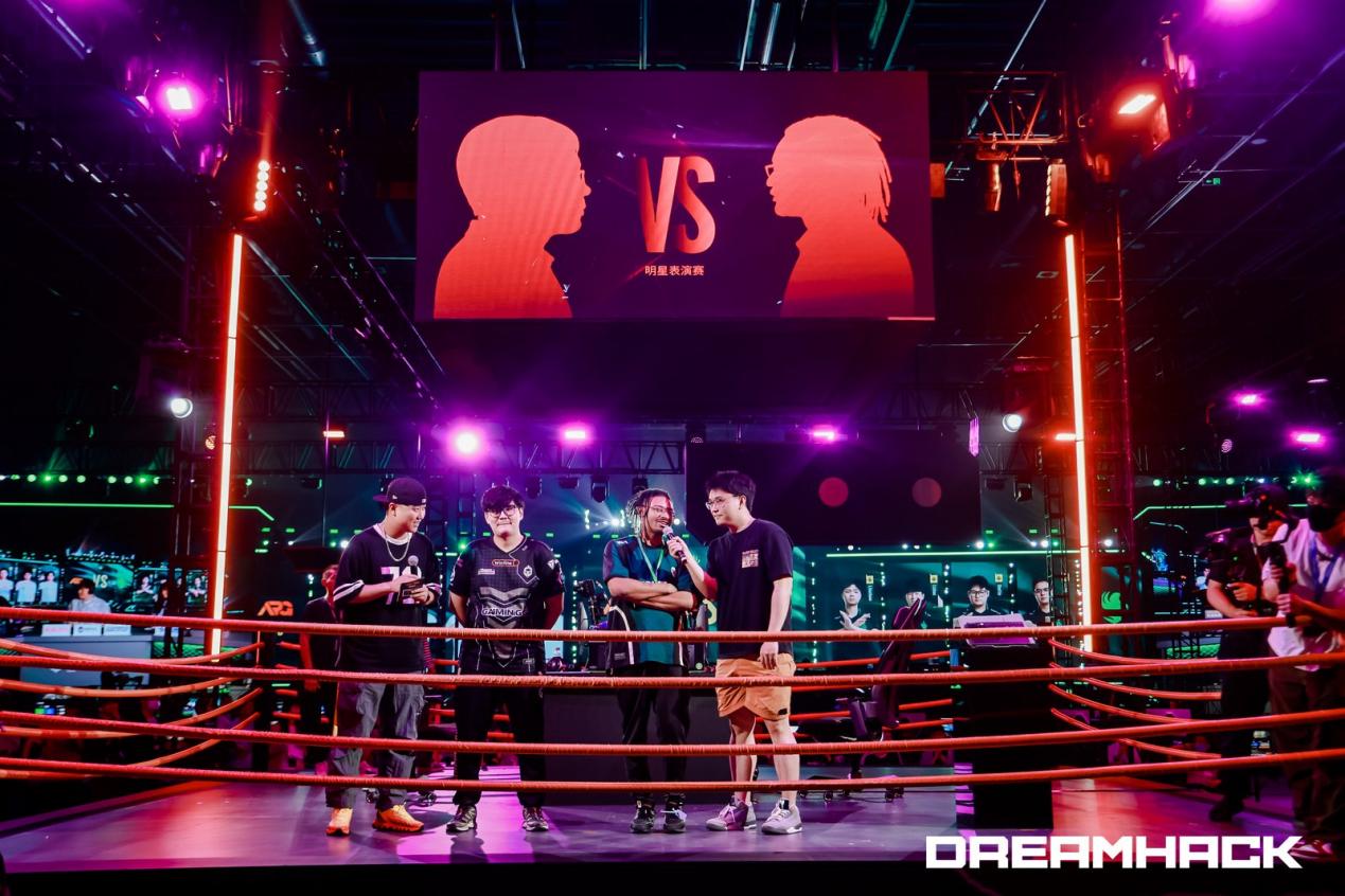 八位堂亮相2025 DreamHack，发布新品全按键专业街机控制器天刃星