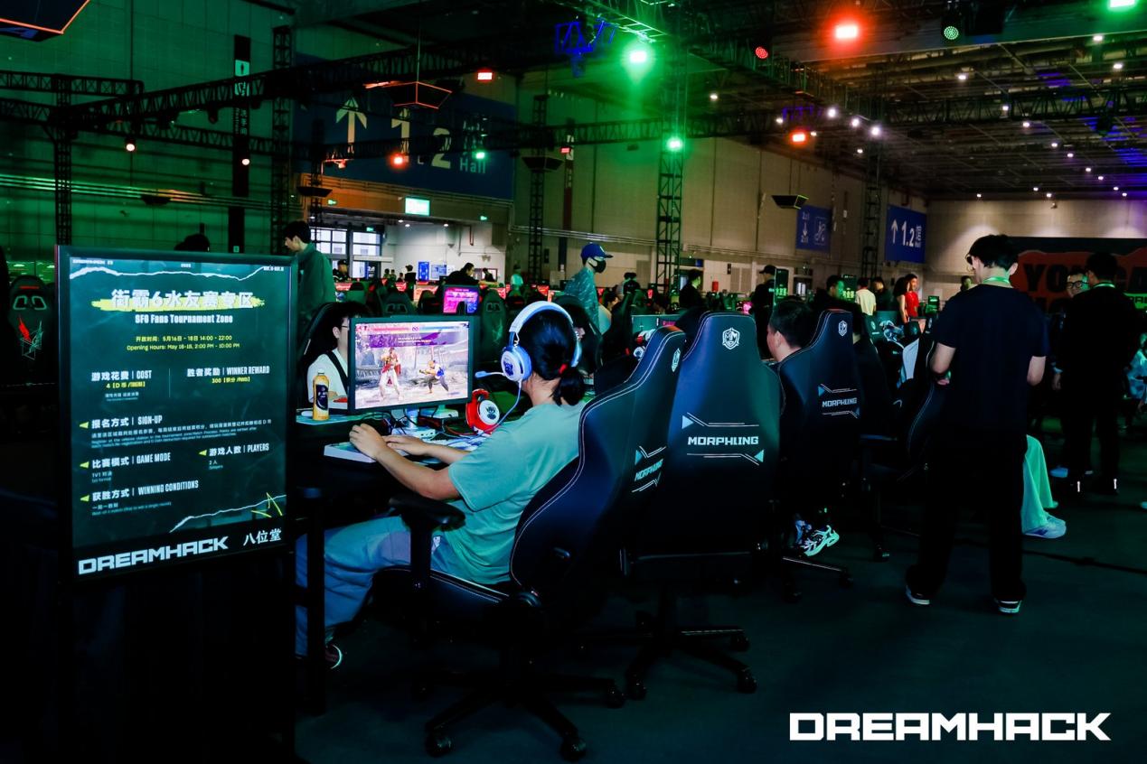 八位堂亮相2025 DreamHack，发布新品全按键专业街机控制器天刃星