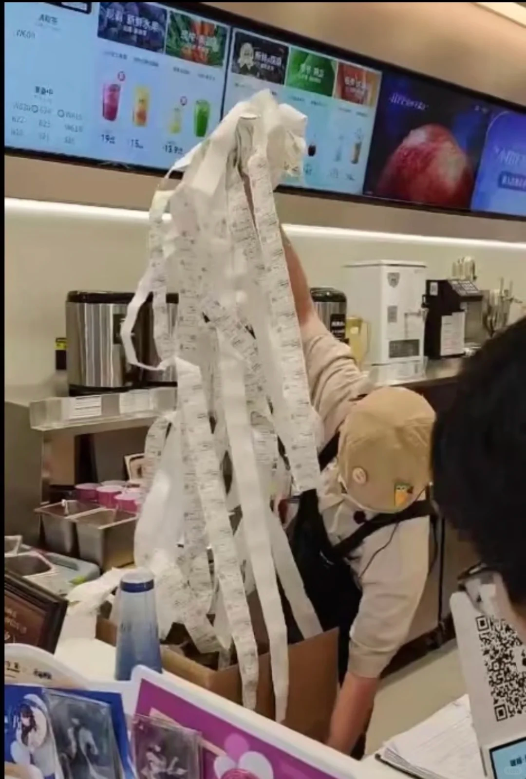 米哈游给瑞幸整了个大活？