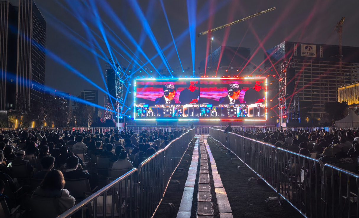 虎牙HYPER X英雄联盟2025全球总决赛观赛派对见证T1三连冠 电竞+跨界融合引领产业新风向