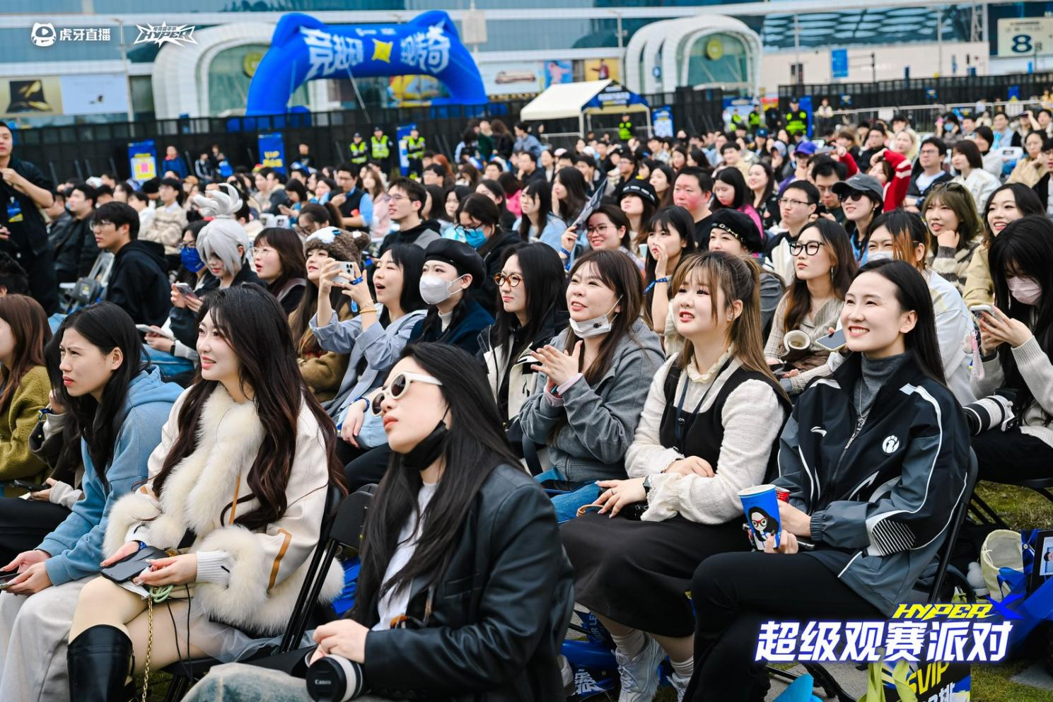 虎牙HYPER X英雄联盟2025全球总决赛观赛派对见证T1三连冠 电竞+跨界融合引领产业新风向