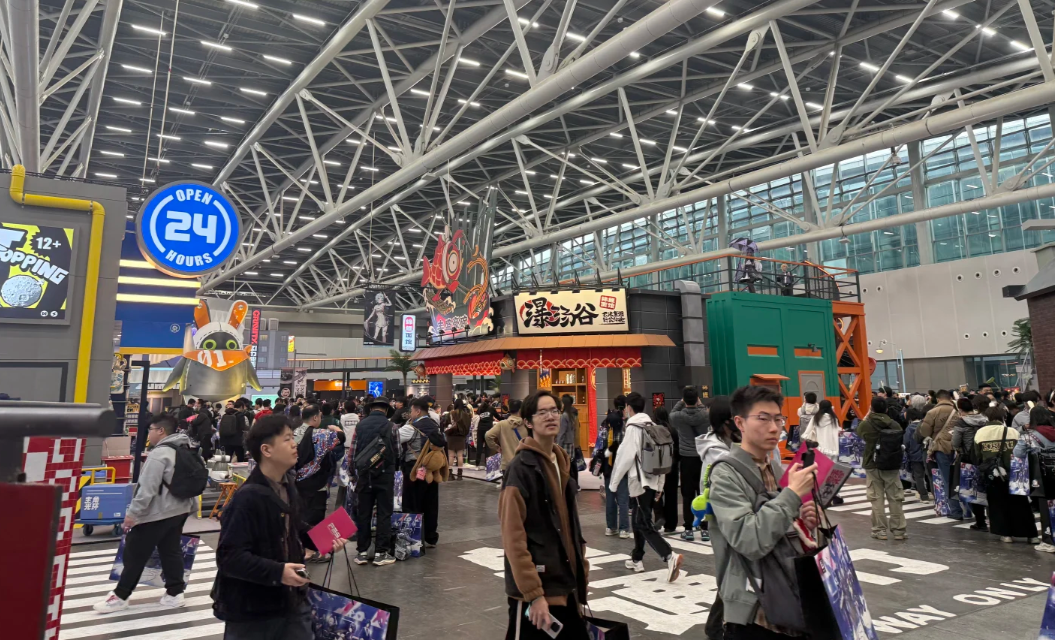 被“全网唱衰”的游戏，办了场比过年还疯的线下狂欢