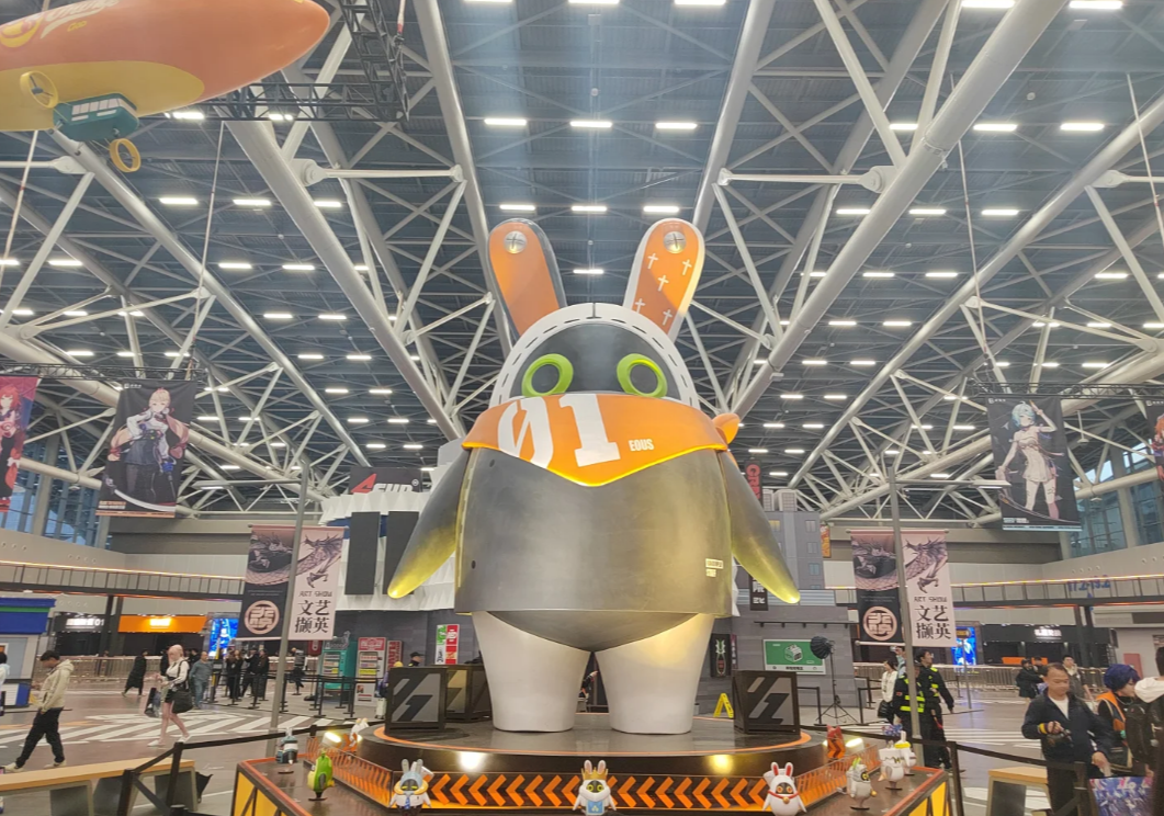 被“全网唱衰”的游戏，办了场比过年还疯的线下狂欢