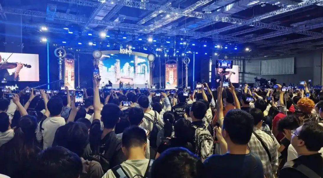 被“全网唱衰”的游戏，办了场比过年还疯的线下狂欢