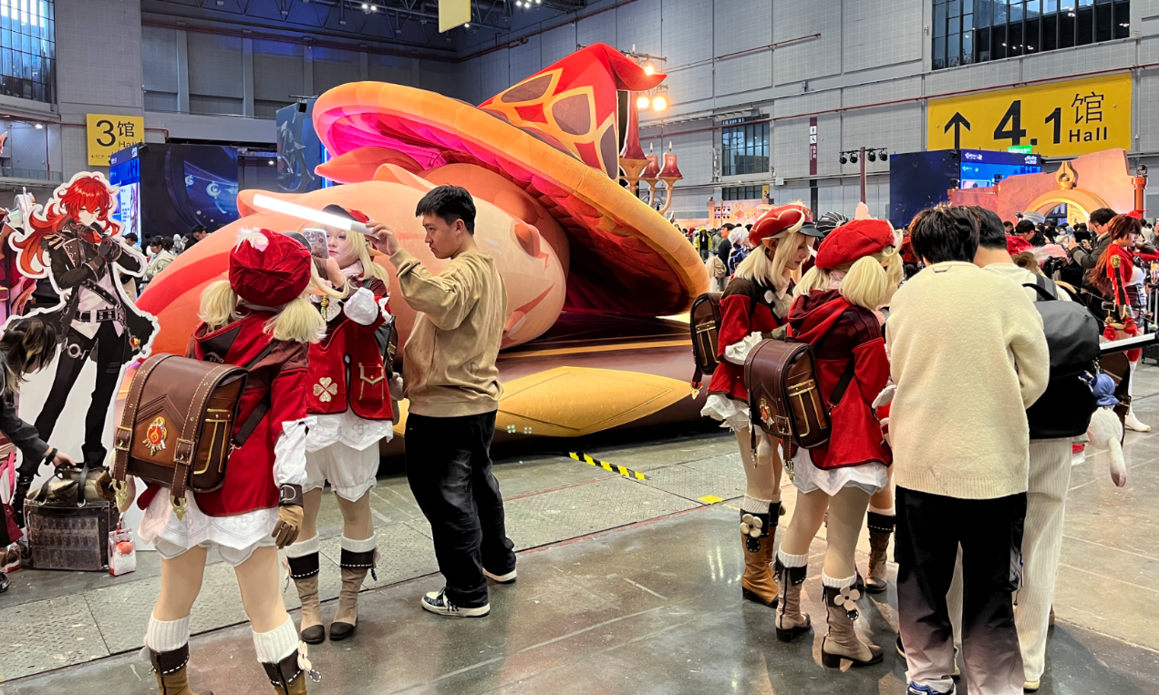 base64_image 米哈游在接近0度的上海,整出了100度的火热