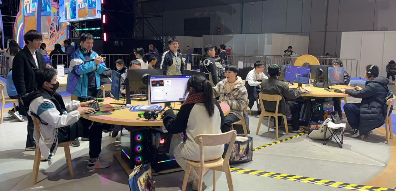 base64_image 米哈游在接近0度的上海,整出了100度的火热