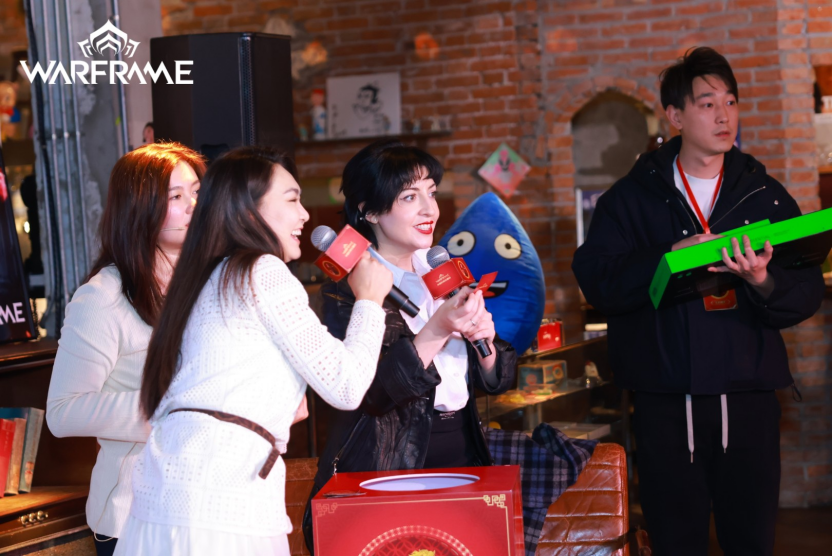 Warframe玩家见面会玩“疯”了！国区仓鼠贴脸“催更”莲妈反被夸？