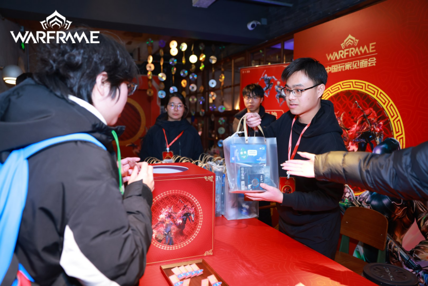 Warframe玩家见面会玩“疯”了！国区仓鼠贴脸“催更”莲妈反被夸？
