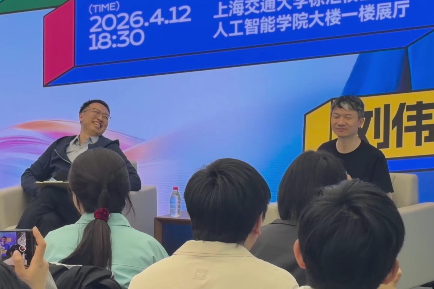 大伟哥回答了14个问题，建议大家“活在当下”