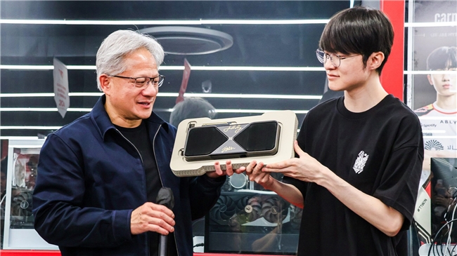 NVIDIA、KRAFTON、NC 与《英雄联盟》(League of Legends) 卫冕世界冠军战队 T1 在韩国网吧共庆 RTX Spark NVIDIA、KRAFTON、NC 与《英雄联盟》(League of Legends) 卫冕世界冠军战队 T1 在韩国网吧共庆 RTX Spark