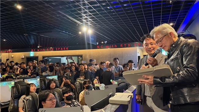 NVIDIA、KRAFTON、NC 与《英雄联盟》(League of Legends) 卫冕世界冠军战队 T1 在韩国网吧共庆 RTX Spark NVIDIA、KRAFTON、NC 与《英雄联盟》(League of Legends) 卫冕世界冠军战队 T1 在韩国网吧共庆 RTX Spark
