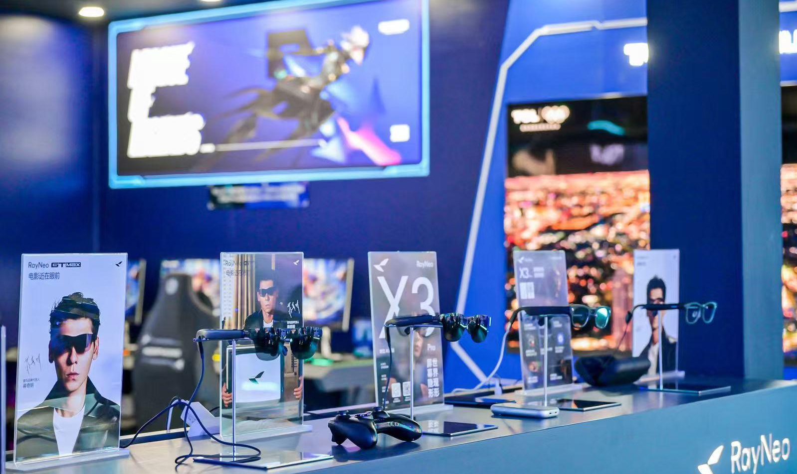 267 英寸巨幕打游戏、第一视角拍 Coser，雷鸟创新把 ChinaJoy 2026 玩明白了