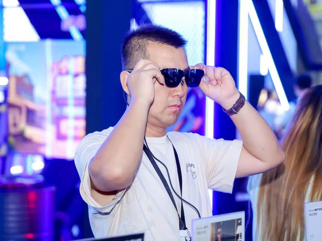 267 英寸巨幕打游戏、第一视角拍 Coser，雷鸟创新把 ChinaJoy 2026 玩明白了