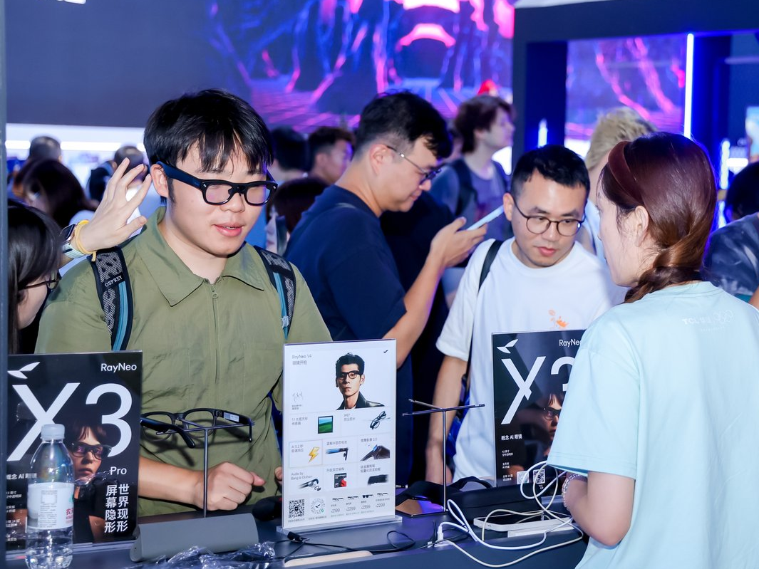 267 英寸巨幕打游戏、第一视角拍 Coser，雷鸟创新把 ChinaJoy 2026 玩明白了