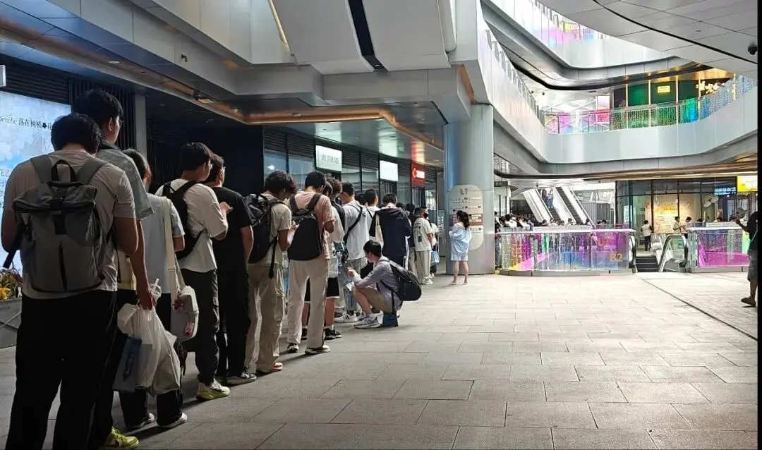 被逼进“路边小店”的二游线下庆典，赢过了台风！