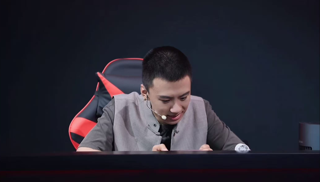 手瓦与瓦，正露锋芒