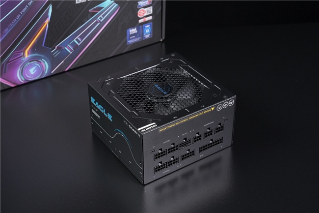 技嘉猎鹰白金电源技术解析：ATX 3.1、氮化镓与白金认证三重加持